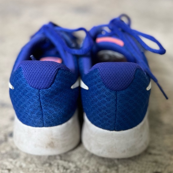 Nike Shoes - Picture 5 of 8